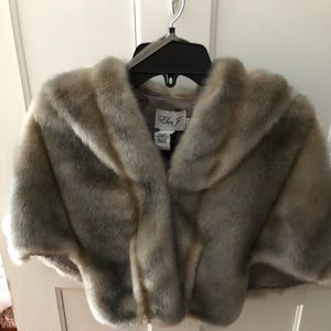 Faux fur capelet
